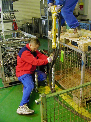 Fundamenty w czynnych halach produkcujnych